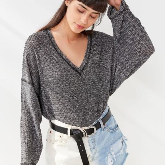 Urban Outfitters Logan Slouchy V-Neck Top Size L - Picture 1 of 4
